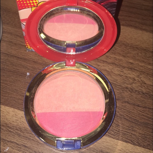 ***MAC limited edition Wonder Woman blushes*** - Picture 3 of 7