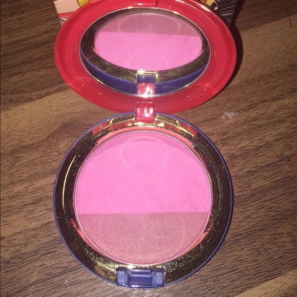 ***MAC limited edition Wonder Woman blushes*** - Picture 4 of 7