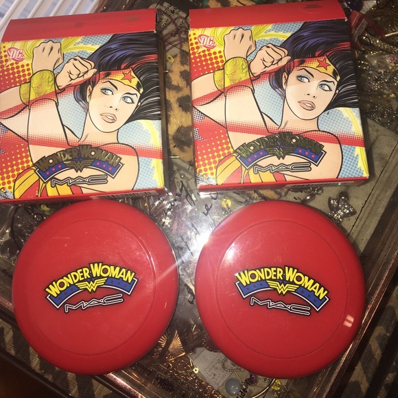 ***MAC limited edition Wonder Woman blushes*** - Picture 5 of 7