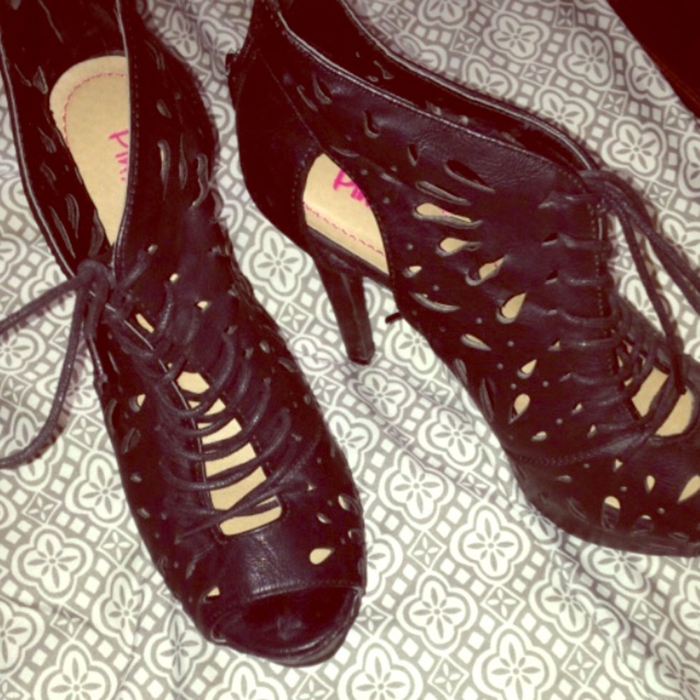 Black laced heels