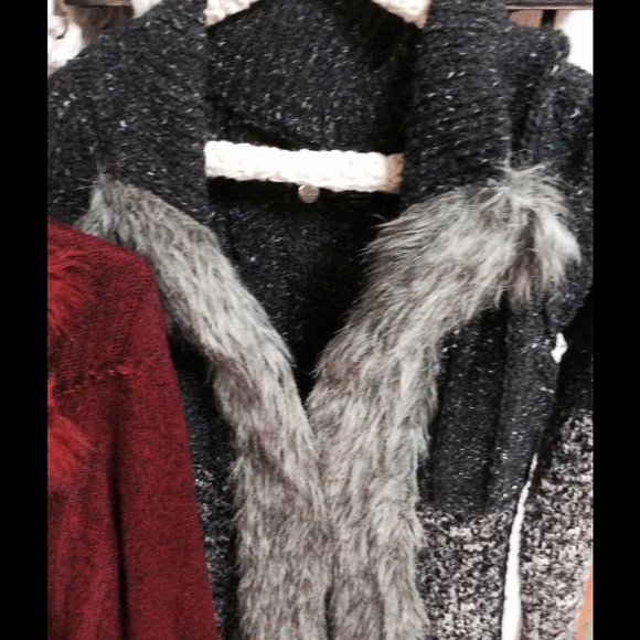 2 sweaters 1BKE 1lisa international - Picture 3 of 3