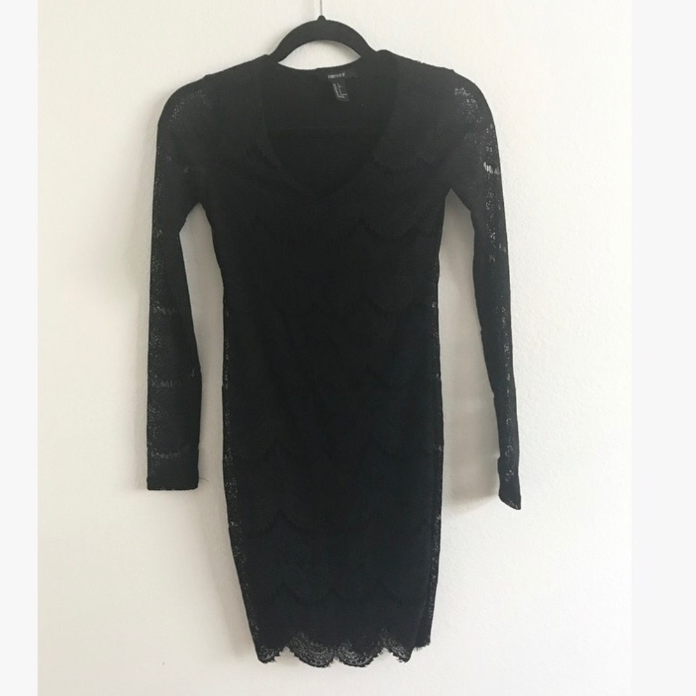 Forever 21 Black Scalloped Lace Dress size Small