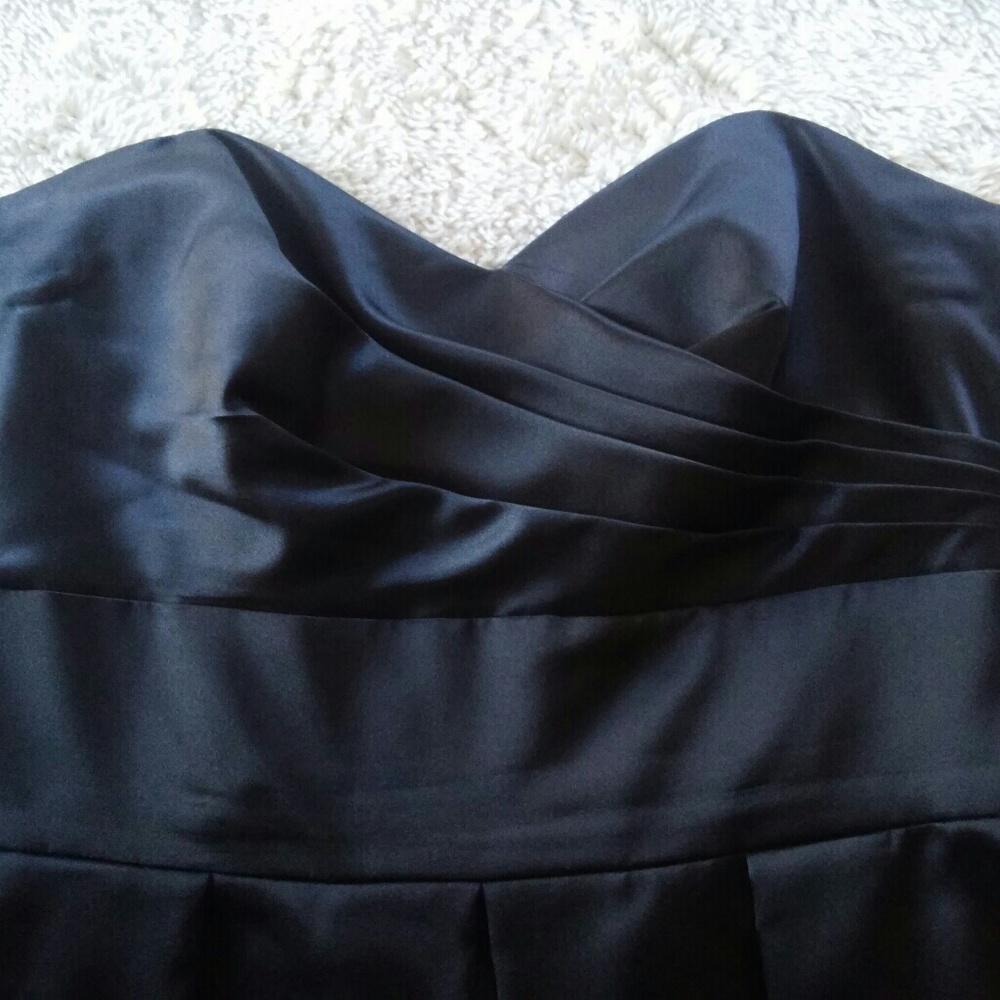 Dress - Picture 3 of 7