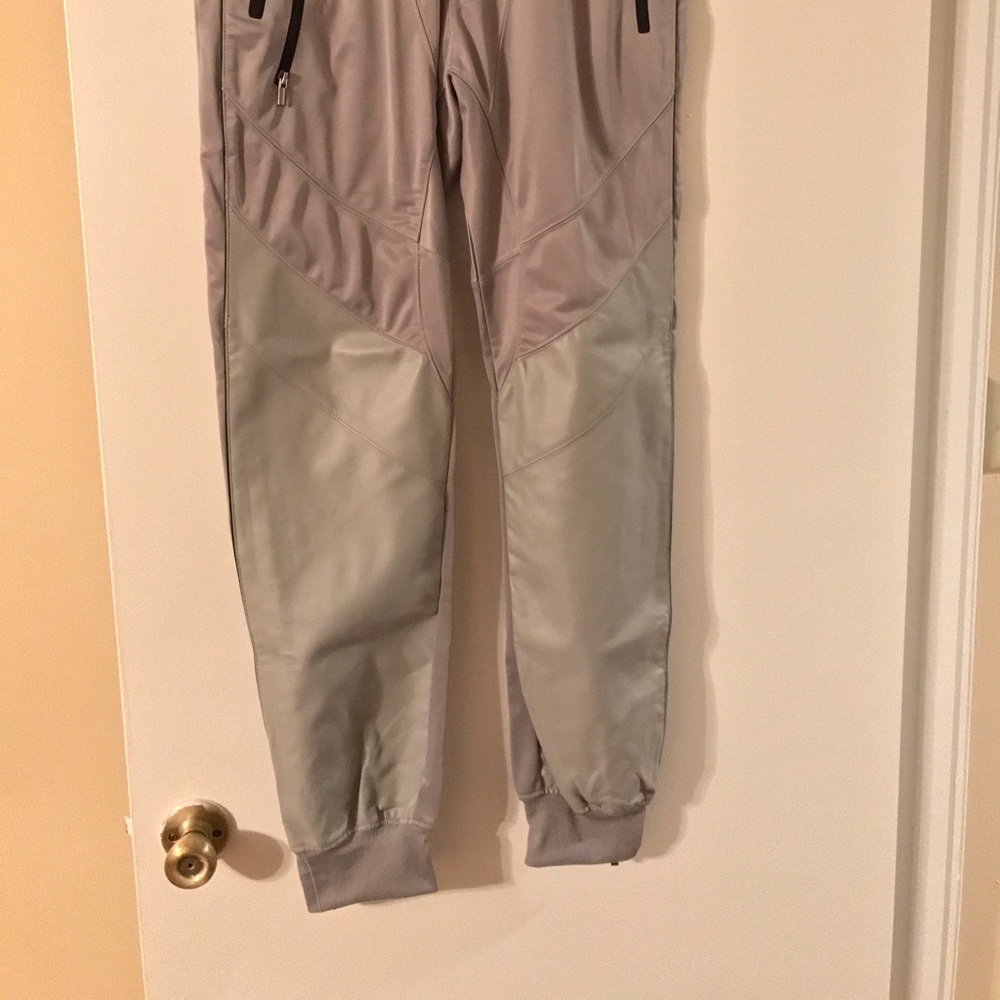 Joggers - Picture 2 of 4