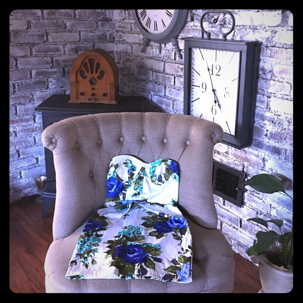 Forever 21 strapless fitted dress small