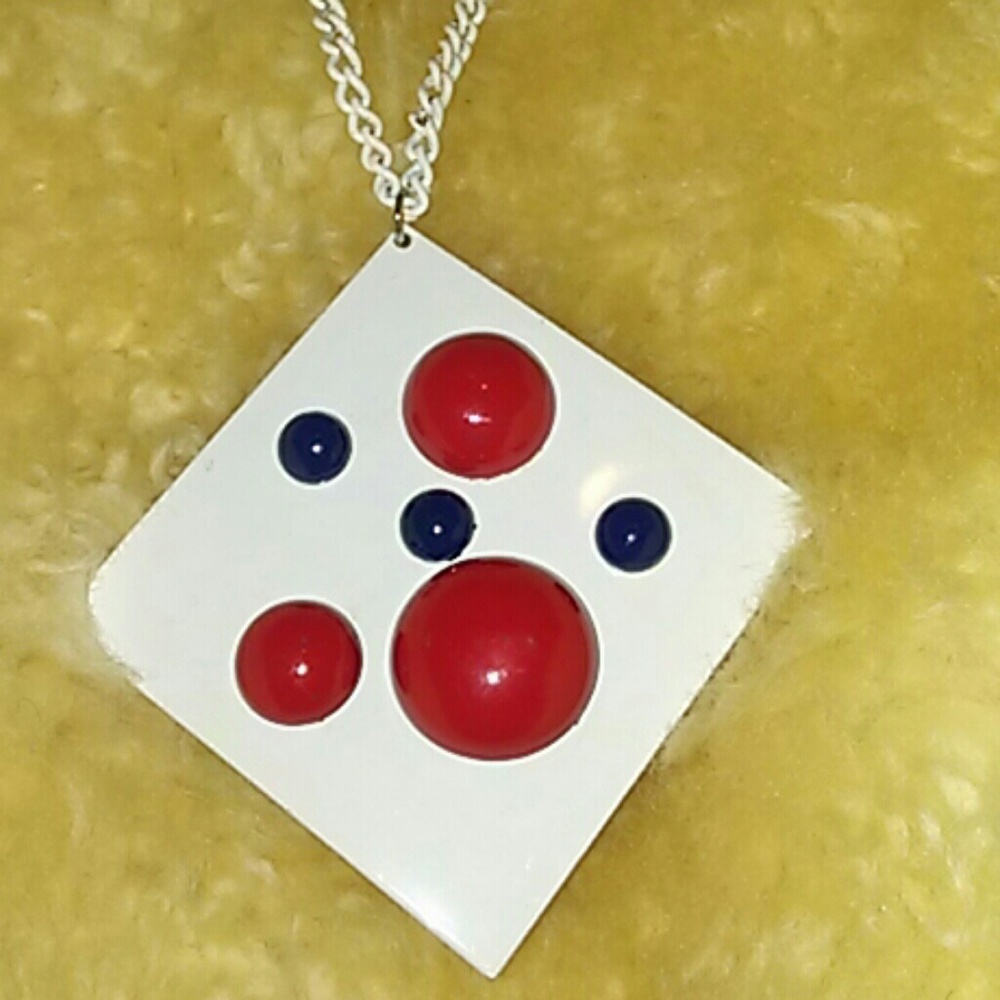 Retro Retro Retro...Super Cute Retro Neck Candy!