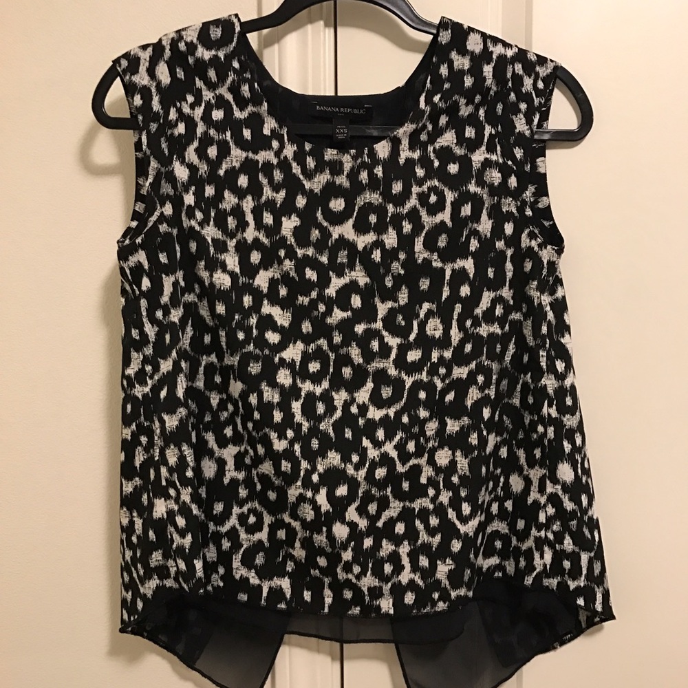 BR B&W leopard print. Open drape on the back