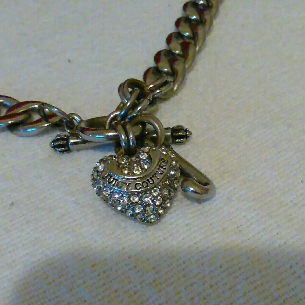 Juicy couture necklace !!