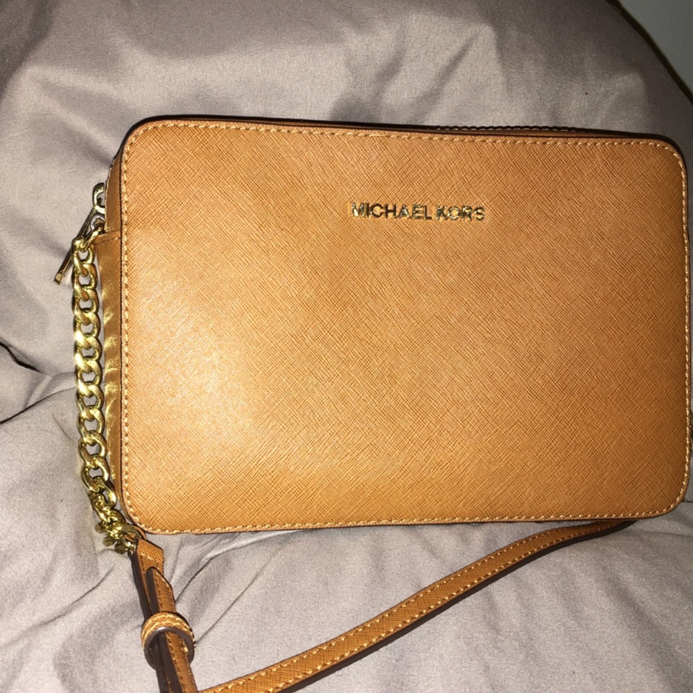 Michael kors jet set crossbody