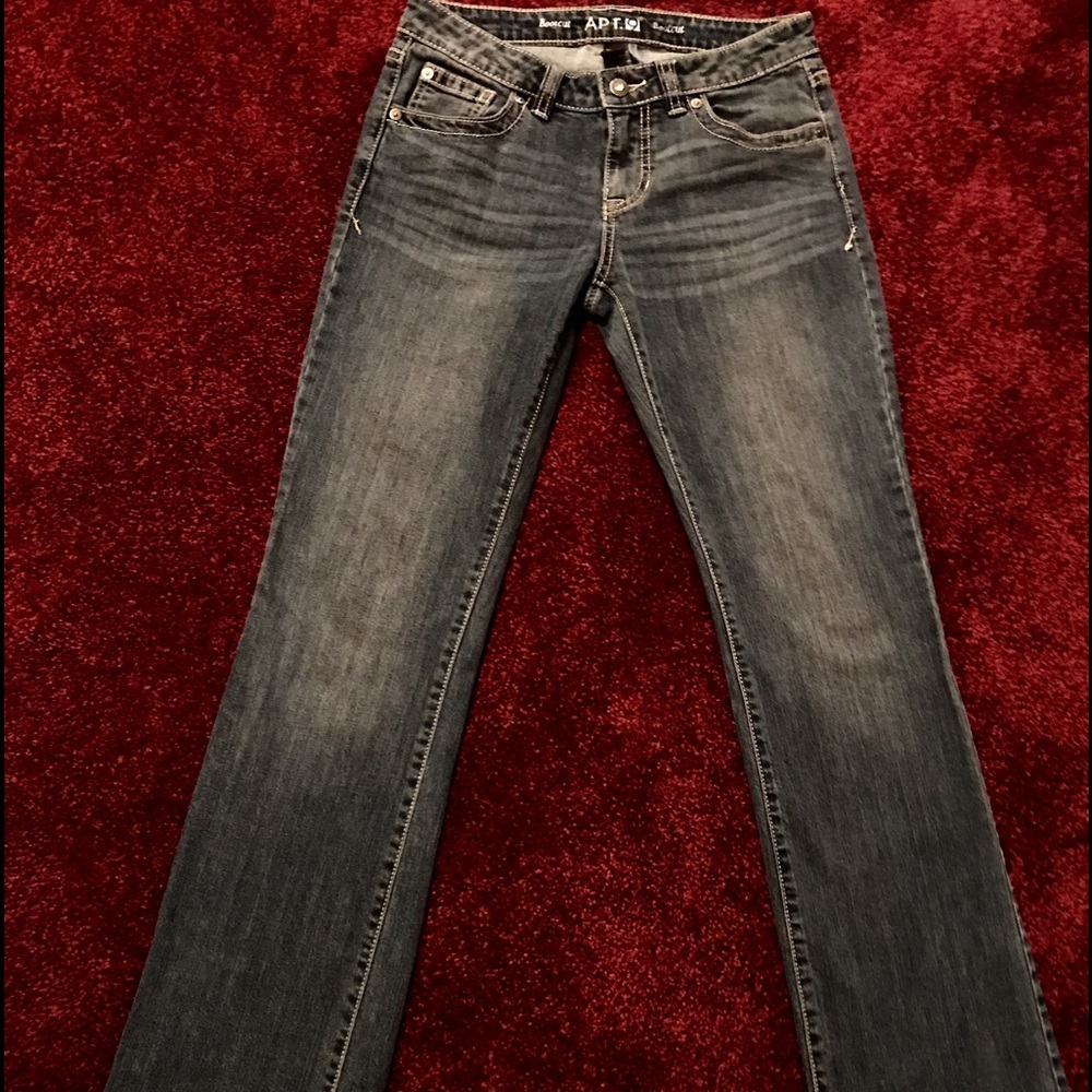 APT 9 never worn like new size 2 long bootcutjean