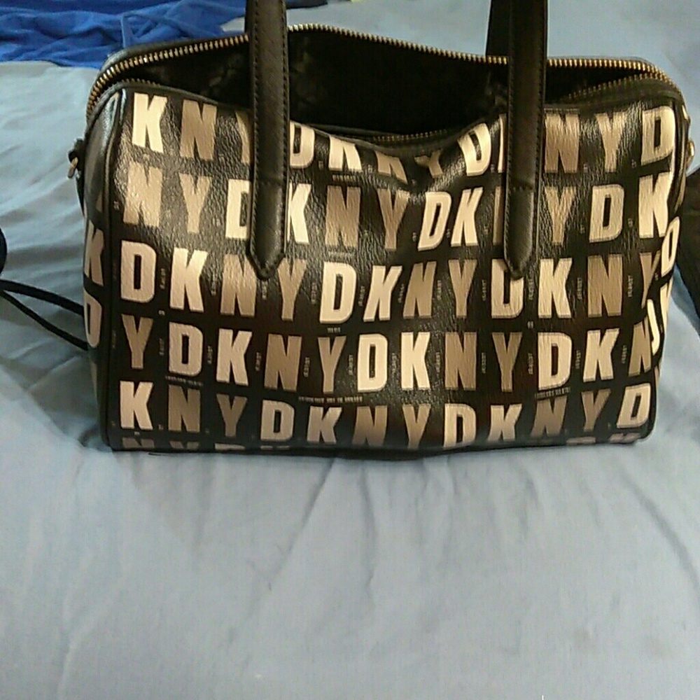 Like new dkny purse