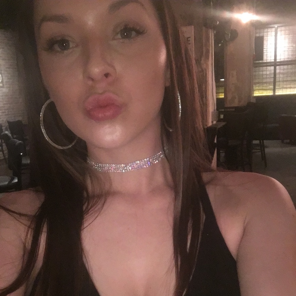 Meet your Posher, Alicia