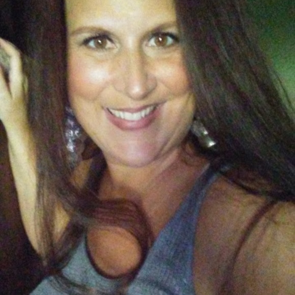 Meet your Posher, Jennifer - Picture 2 of 2