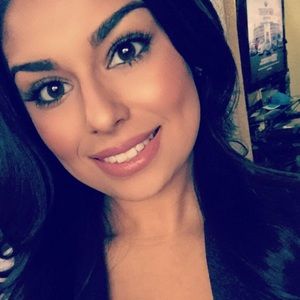 Meet your Posher, Celena