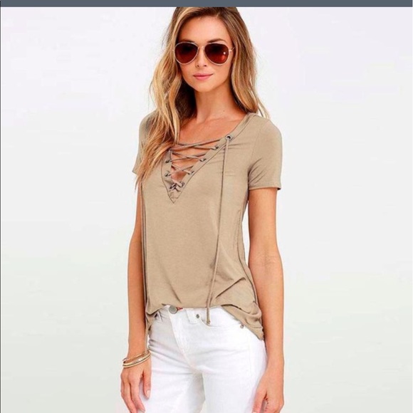 PRICE 💧 great lightweight lace front top - Picture 2 of 3