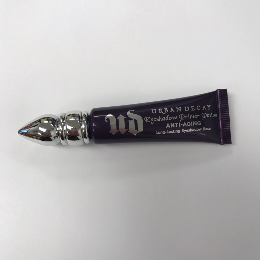 Urban Decay eyeshadow primer potion anti-aging.