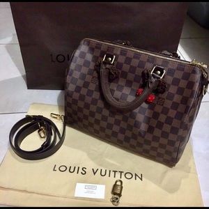 ***SOLD***💯 % Authentic Louis Vuitton Speedy 30!
