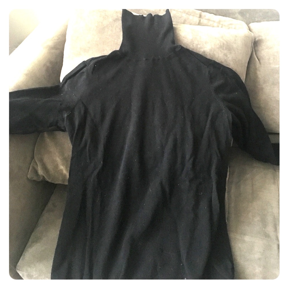 Simple Gap turtleneck