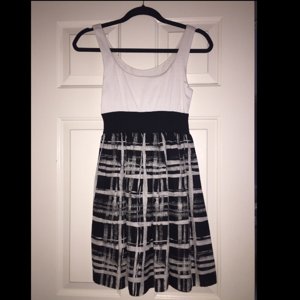 Aqua Mini Dress in Black/White. XS!