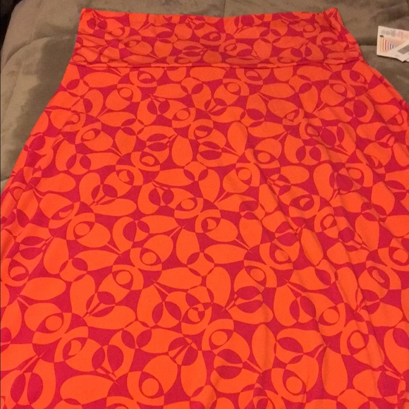 BNWT Xl Maxi- Lularoe - Picture 1 of 1