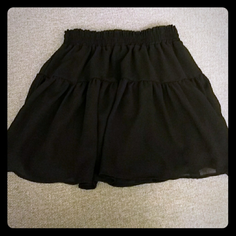 Black H&M mini skirt
