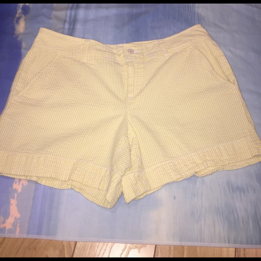EUC Sz 4 Lilly Pulitzer seersucker yellow shorts