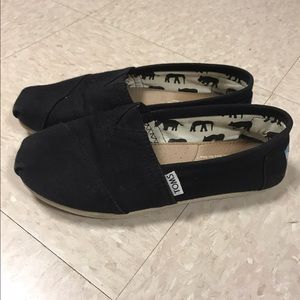 Black TOMS