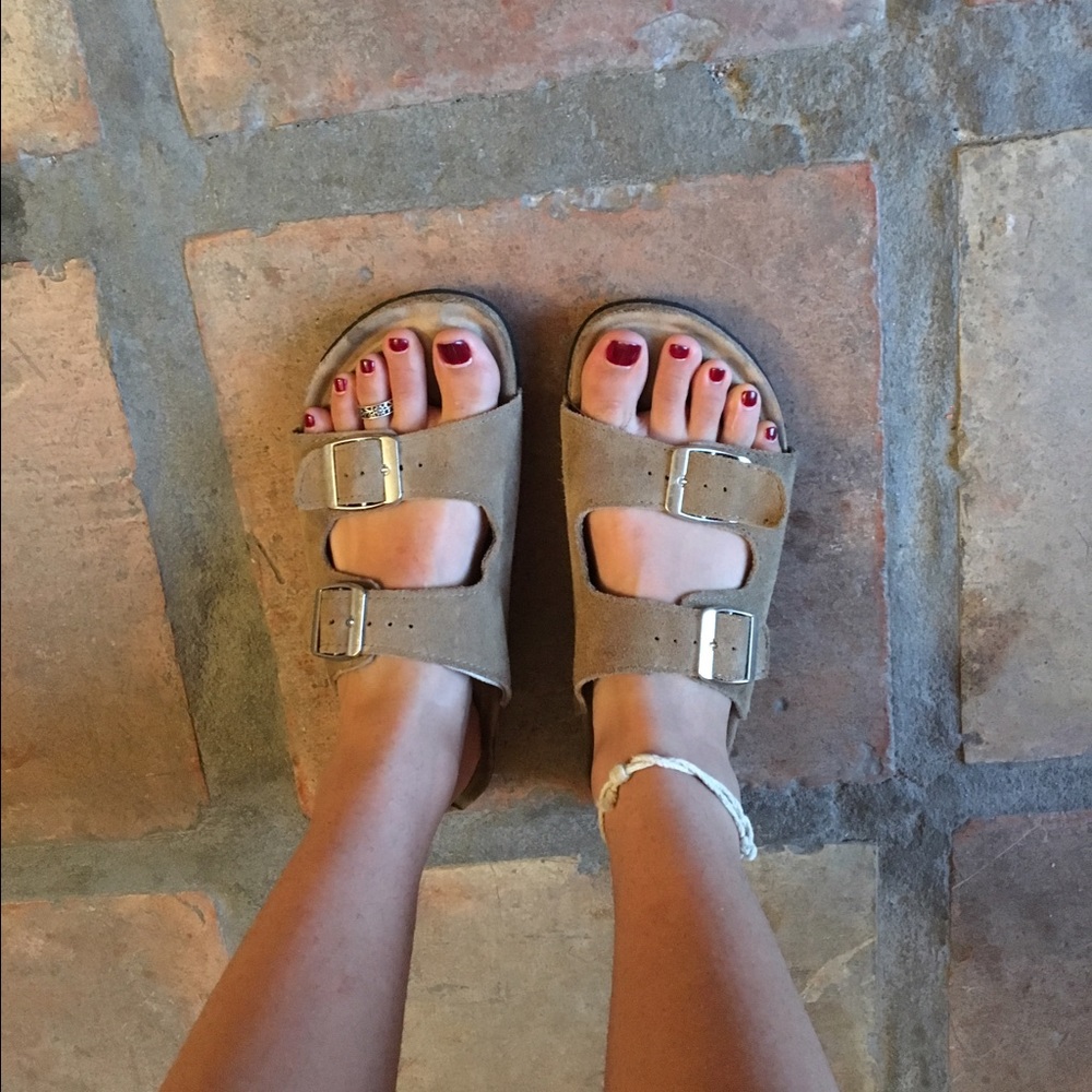 🚨SOLD ON MERC🚨Birkenstock inspired taupe sandals