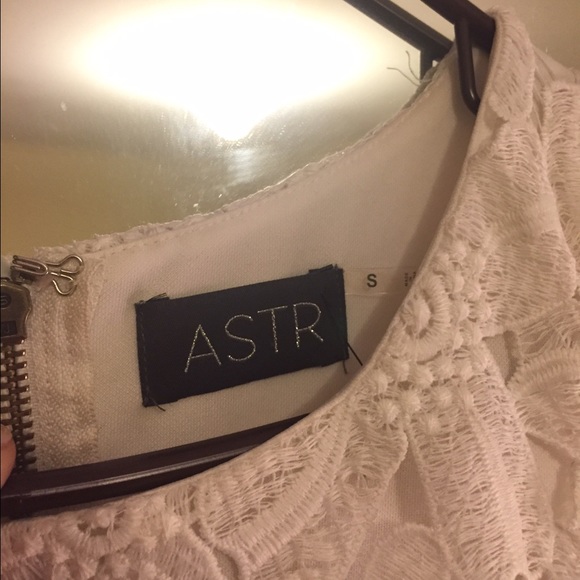 Lace White Sleeveless Dress - Picture 3 of 4