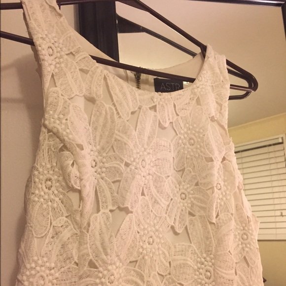 Lace White Sleeveless Dress - Picture 4 of 4