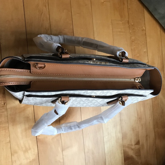 Michael Kors Dee Dee Large Convertible Logo Tote - Picture 3 of 4