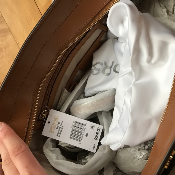 Michael Kors Dee Dee Large Convertible Logo Tote - Picture 4 of 4