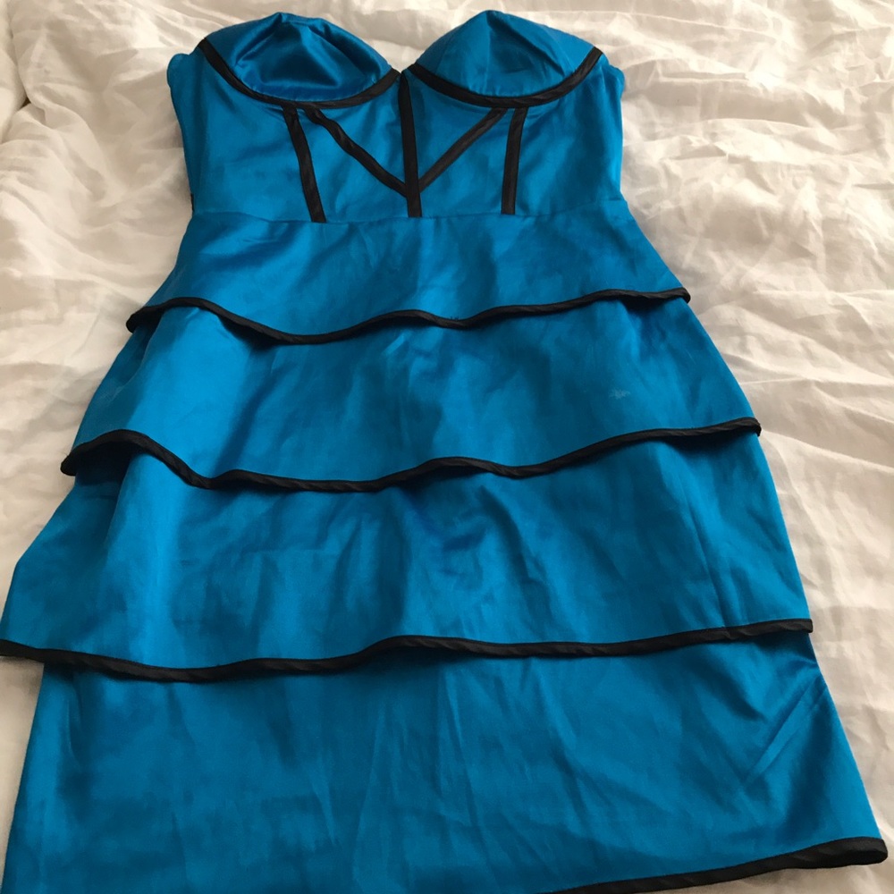 2B Bebe strapless dress