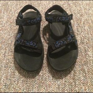 Teva sandals women's size 6.
