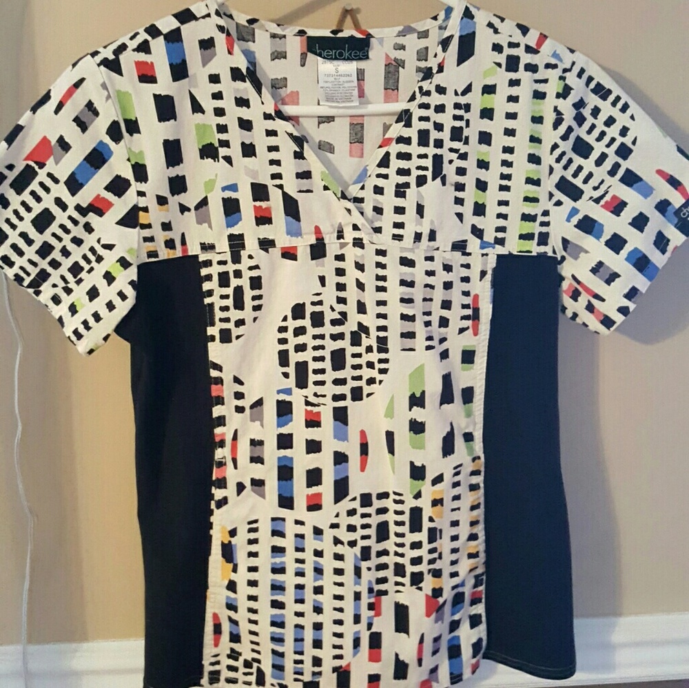 Cherokee flexibles small scrub top