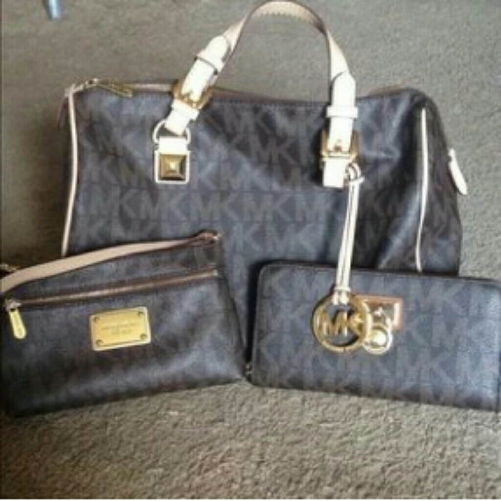 Michael Kors Grayson bag and wristlet
