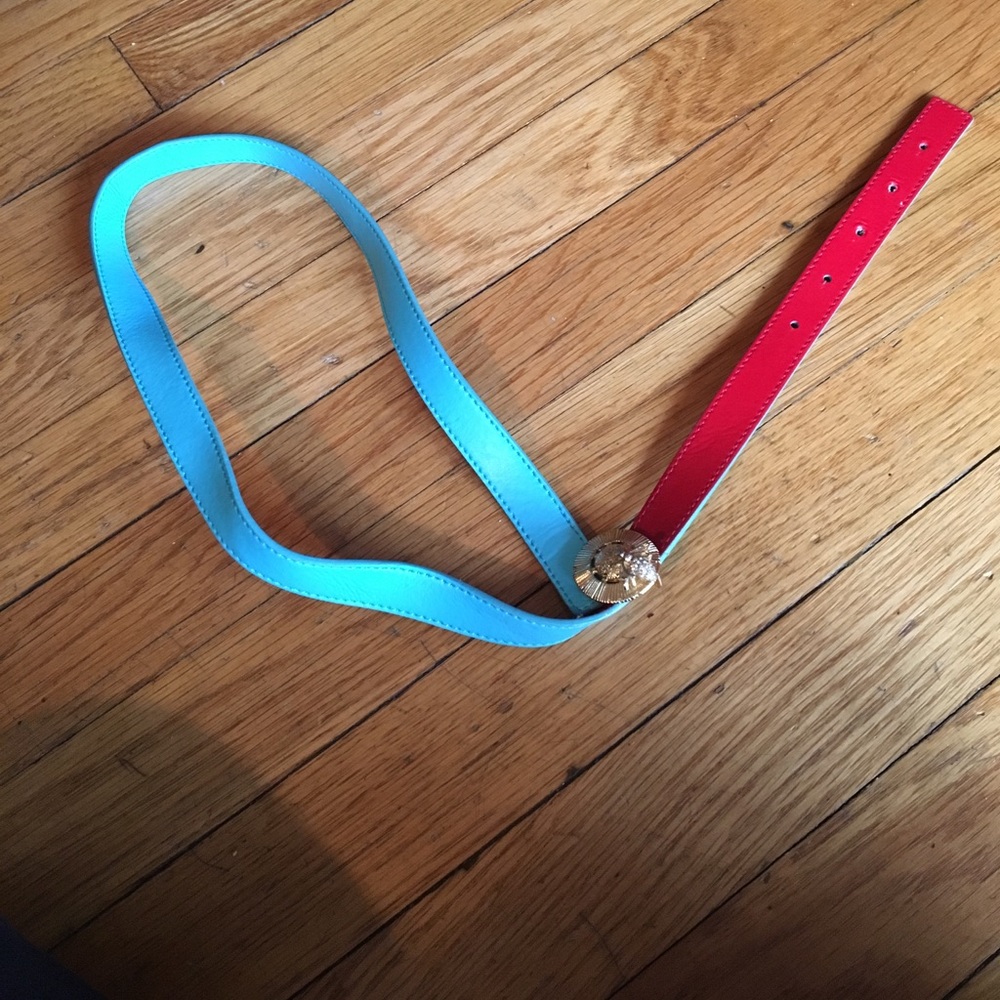 Reversible leather belt w/fun bee/sunflower accent