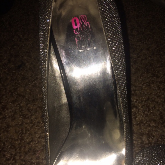 Glittered Silver Heels: Size 9 - Picture 3 of 3