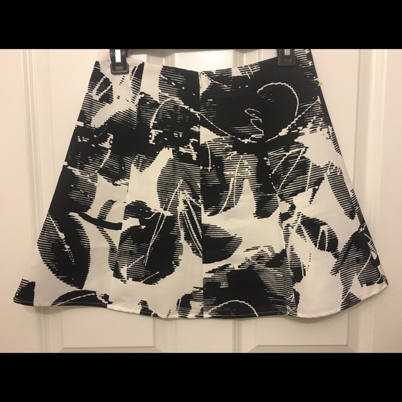 Lucy Paris Skirt - Picture 2 of 4