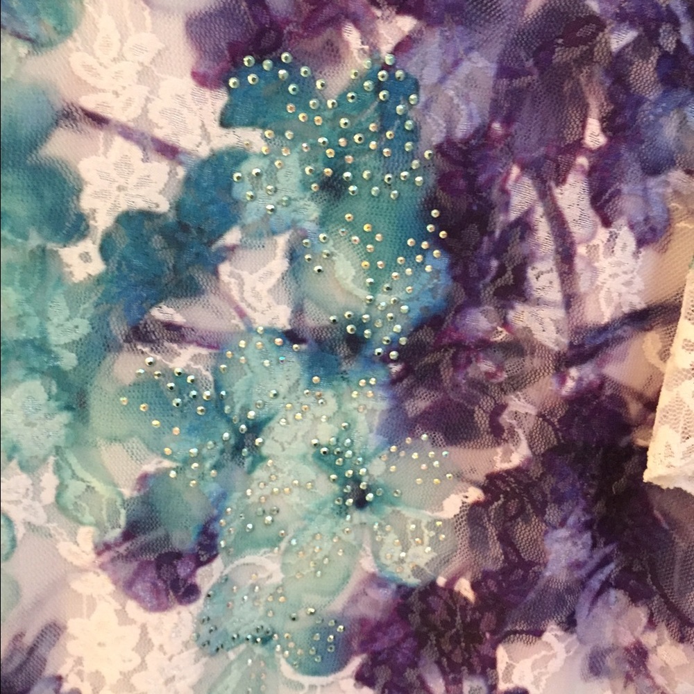 Spring Lace  blouse - Picture 2 of 4
