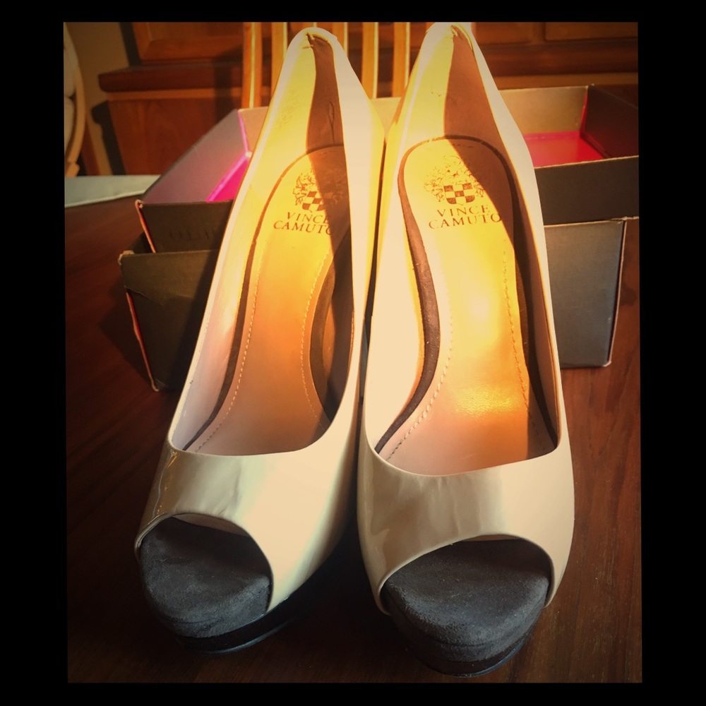 Vince Camuto Nude/Black Patent Peep Toe Pumps 8.5