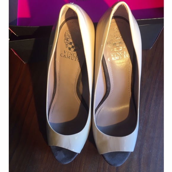 Vince Camuto Nude/Black Patent Peep Toe Pumps 8.5 - Picture 2 of 6