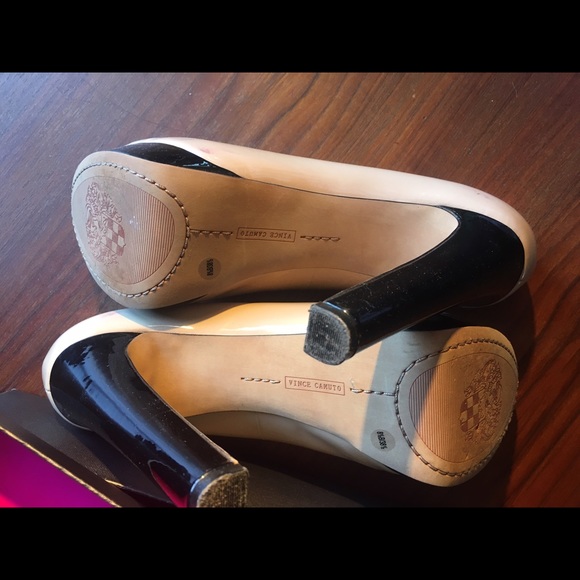 Vince Camuto Nude/Black Patent Peep Toe Pumps 8.5 - Picture 3 of 6