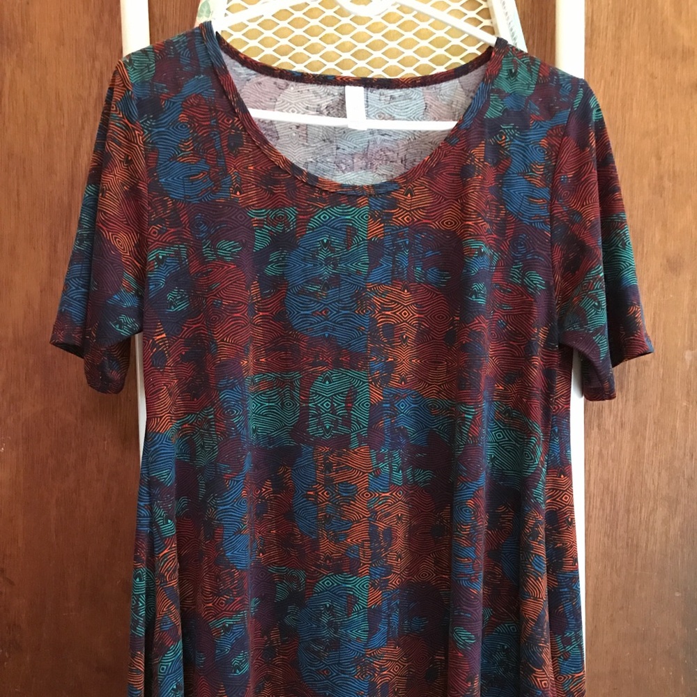 Lularoe medium perfect tee