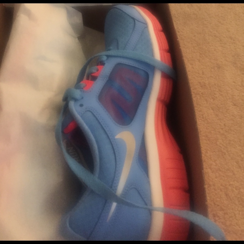 Brand new Nike shoes never worn