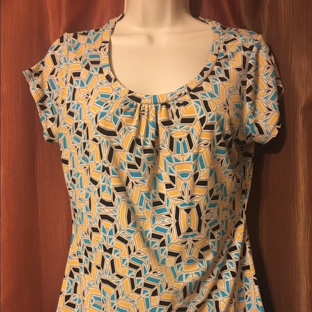 Gently worn. Casual spandex short sleeve