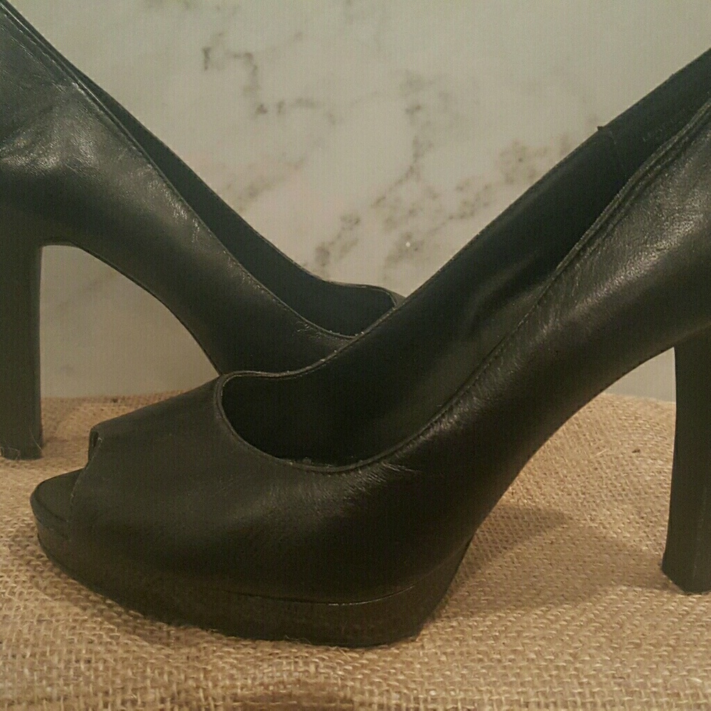 Westies peep toe pumps