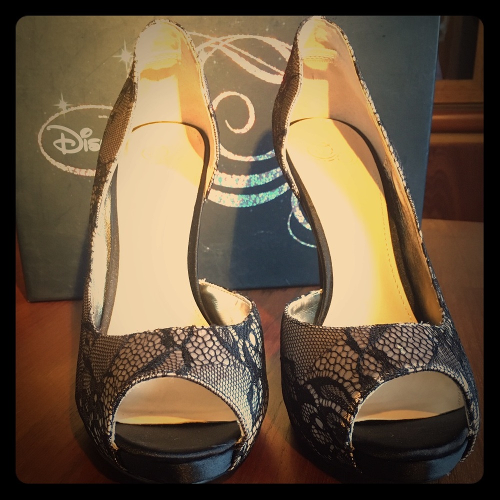 Disney's Glass Slipper "Royal" Pump Open-Toe 9