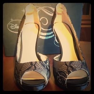 Disney's Glass Slipper "Royal" Pump Open-Toe 9