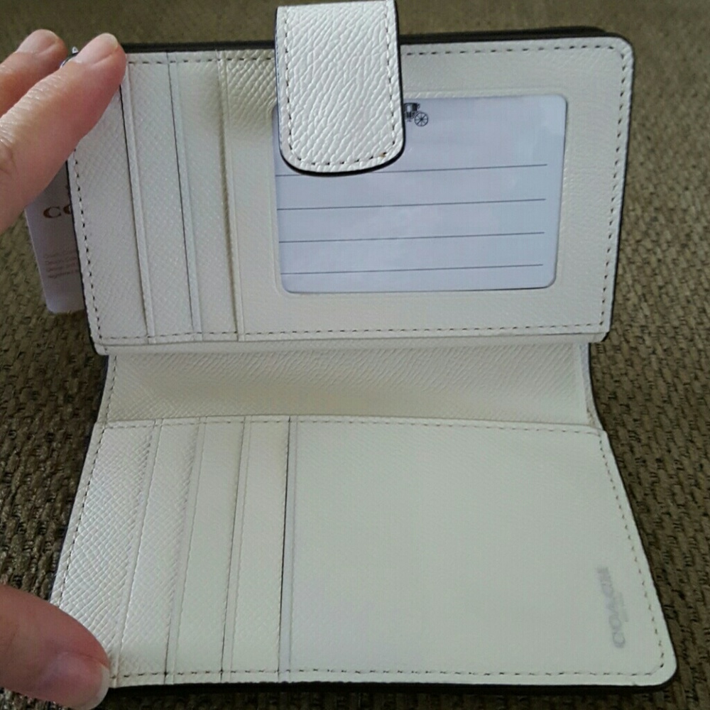🌸🌸🌸🌸SOLD🌸🌸🌸COACH WALLET - Picture 3 of 4